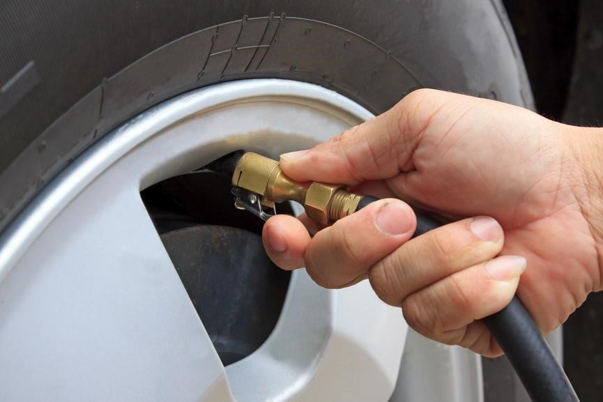 Como calibrar o pneu do carro corretamente