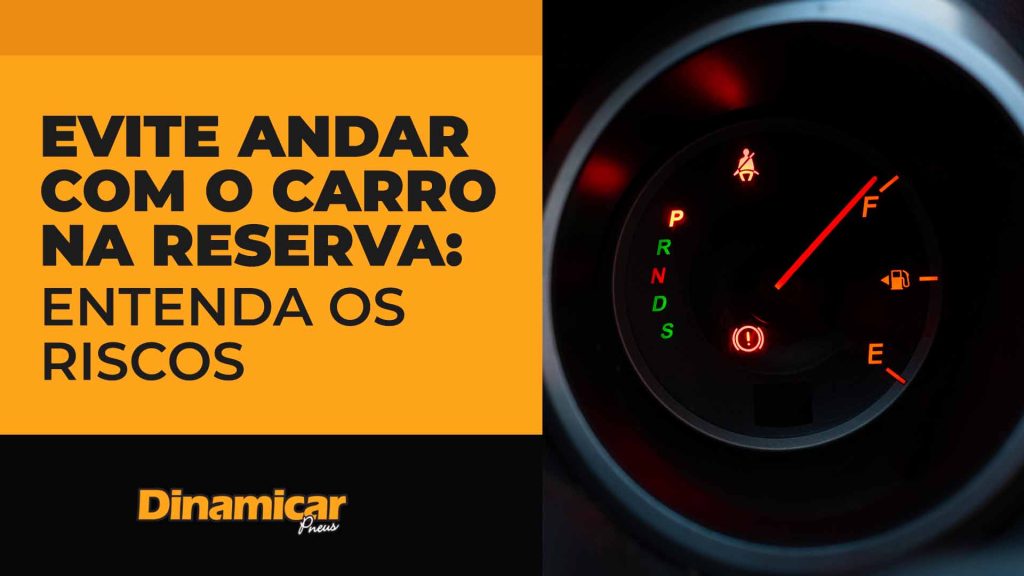 Painel da gasolina na reserva.