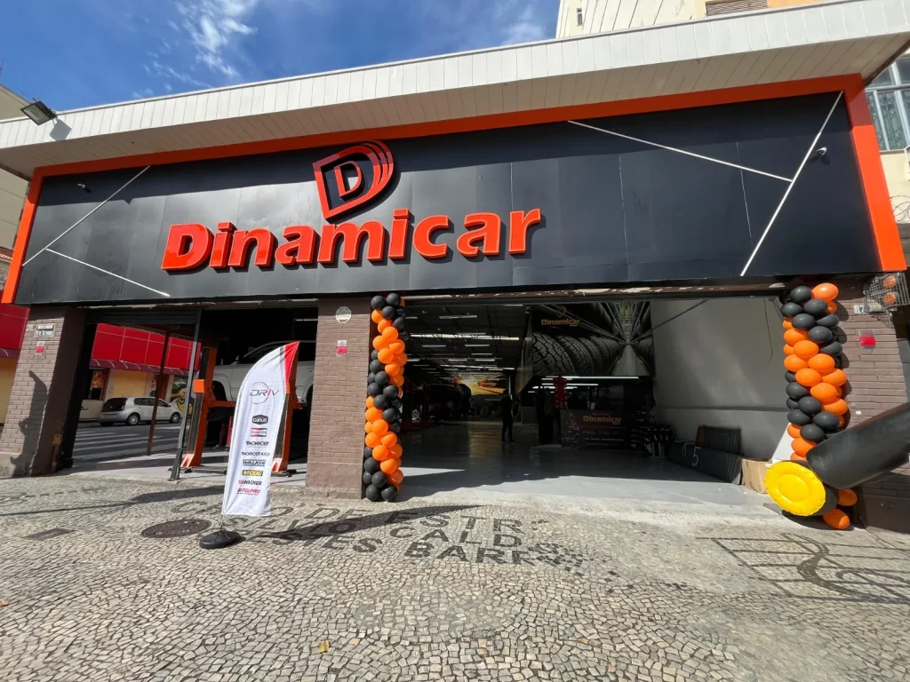 Fachada da Unidade Dinamicar Pneus em Vila Isabel, RJ